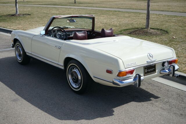 Mercedes-Benz SL-Class 1970 image number 8