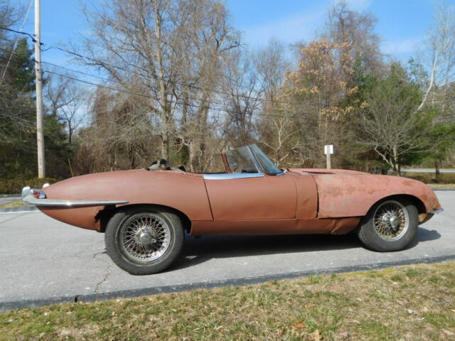 Jaguar E-Type 1961 image number 1