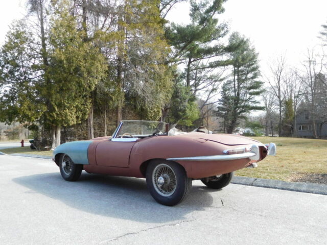 Jaguar E-Type 1961 image number 27