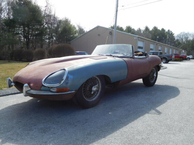 Jaguar E-Type 1961 image number 4