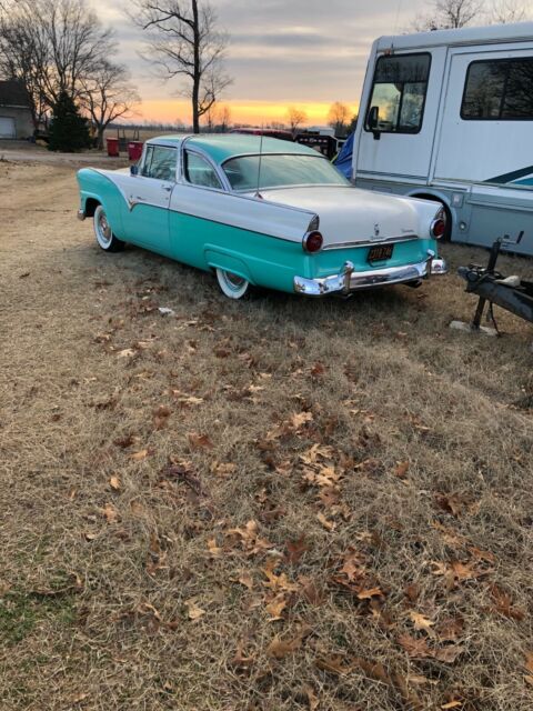 Ford Crown Victoria 1955 image number 2