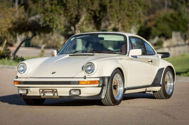 Porsche 911 1976 image number 10