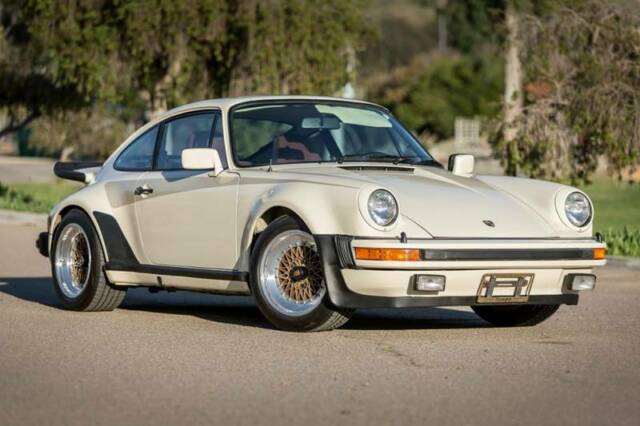 Porsche 911 1976 image number 12