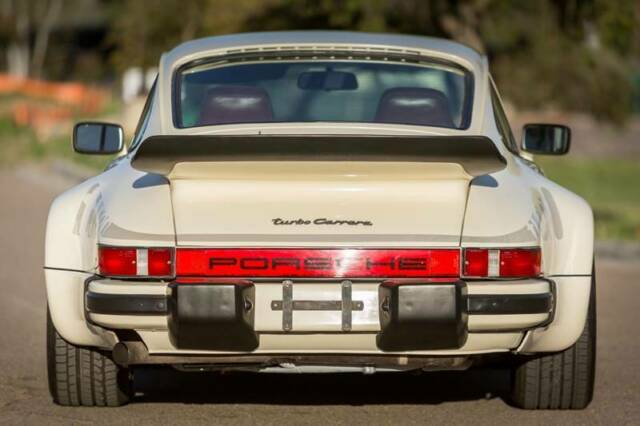 Porsche 911 1976 image number 14