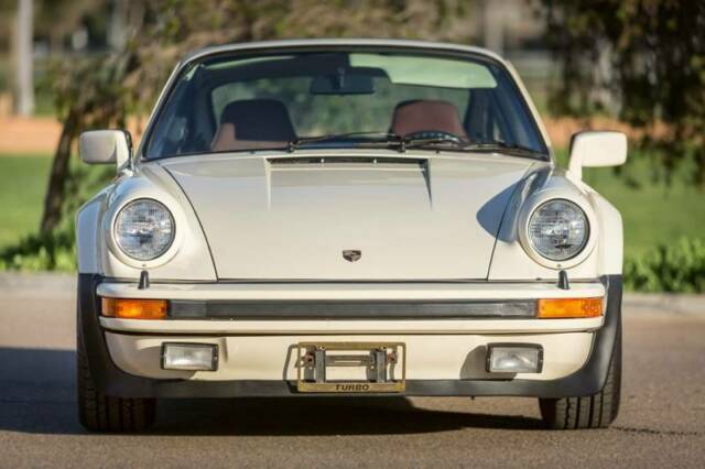 Porsche 911 1976 image number 15