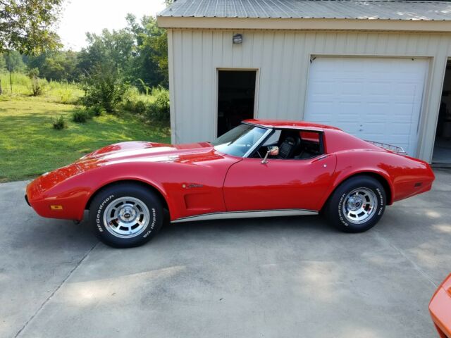 Chevrolet Corvette 1975 image number 0