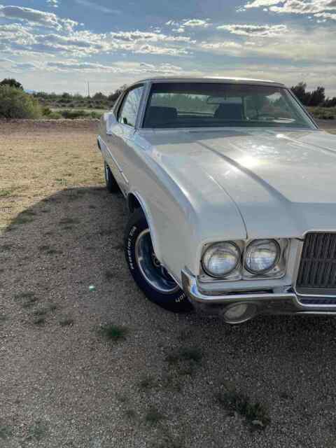 Oldsmobile Cutlass Supreme Classic 1971 image number 10