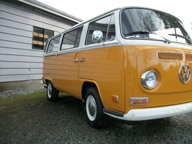 Volkswagen Bus/Vanagon 1972 image number 10