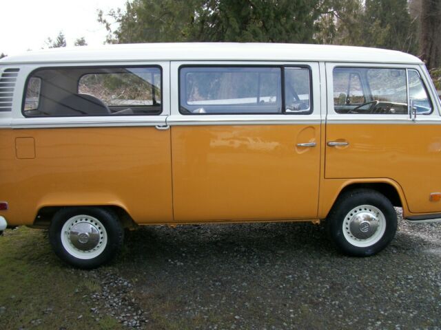 Volkswagen Bus/Vanagon 1972 image number 33