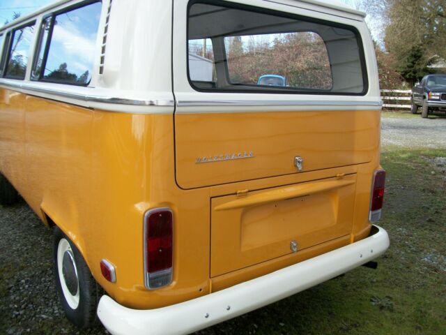 Volkswagen Bus/Vanagon 1972 image number 7