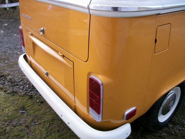 Volkswagen Bus/Vanagon 1972 image number 8