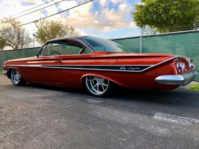 Chevrolet Impala 1961 image number 0