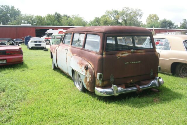 Plymouth Suburban 1951 image number 0