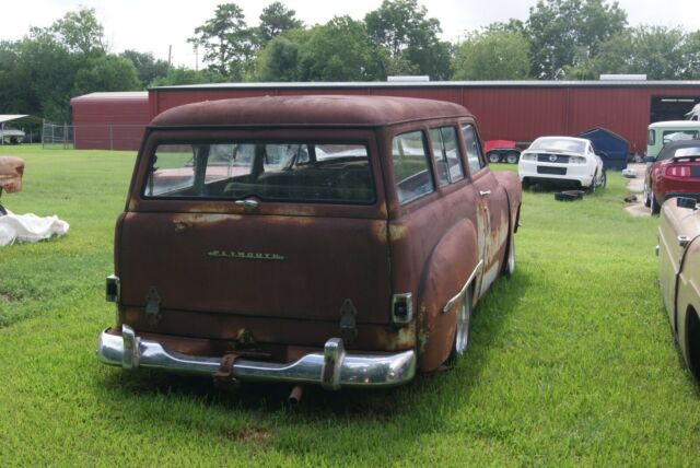 Plymouth Suburban 1951 image number 1