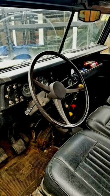 Land Rover Defender 1979 image number 2