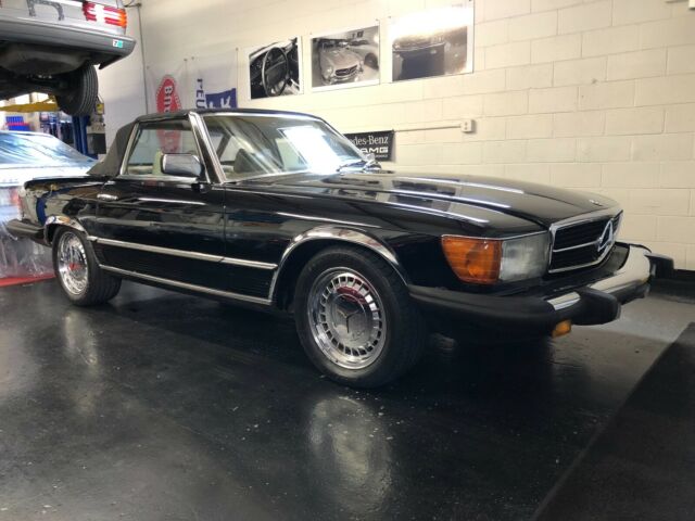 Mercedes-Benz SL-Class 1979 image number 0