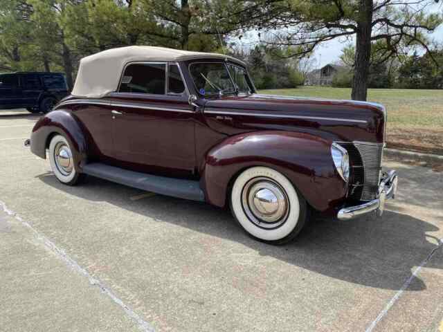 Ford Deluxe 1940 image number 1