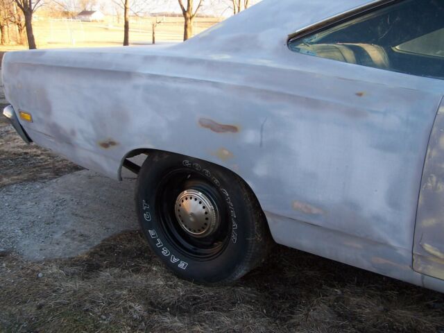 Plymouth Road Runner 1969 image number 18