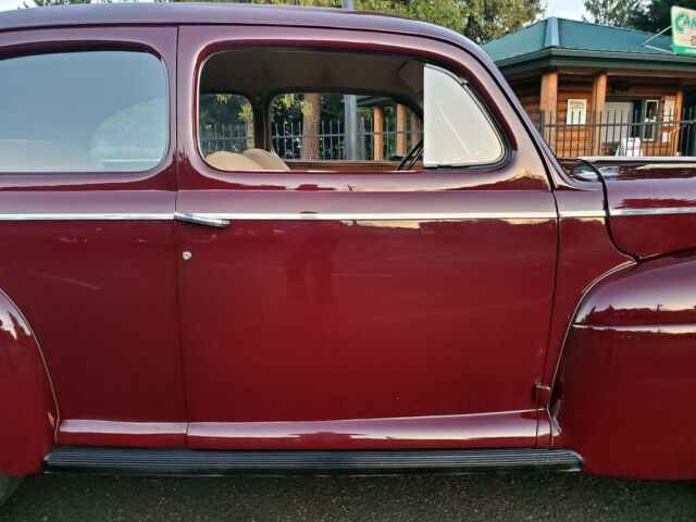 Ford 2 Door Sedan 1941 image number 16