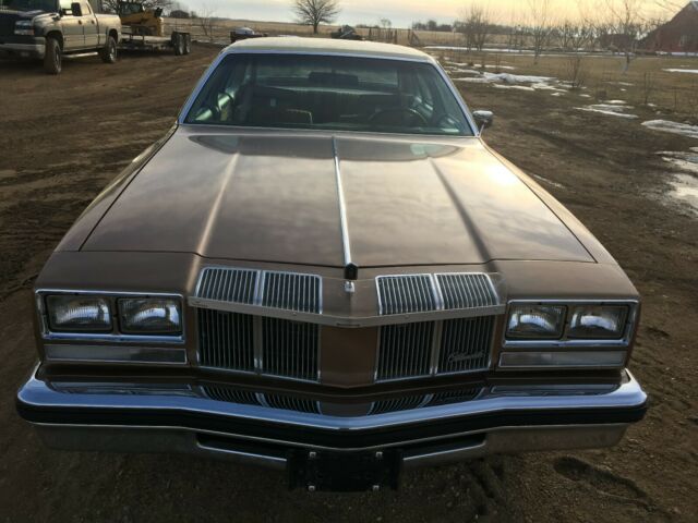 Oldsmobile Cutlass 1976 image number 20