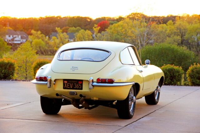 Jaguar E-Type 1967 image number 1