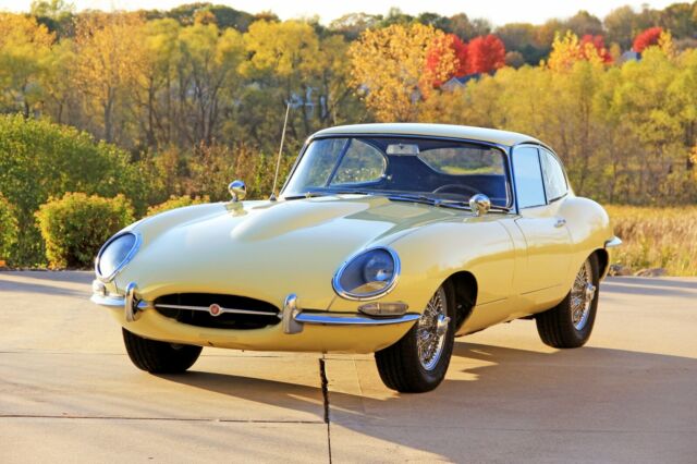 Jaguar E-Type 1967 image number 10