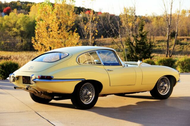 Jaguar E-Type 1967 image number 11