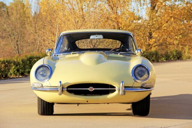 Jaguar E-Type 1967 image number 13