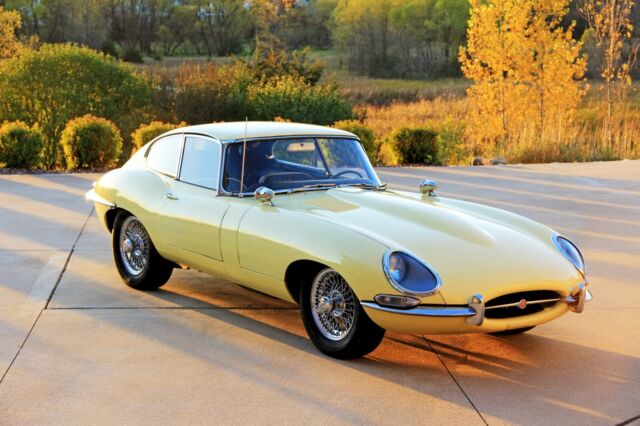 Jaguar E-Type 1967 image number 14