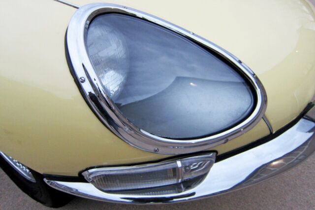 Jaguar E-Type 1967 image number 15