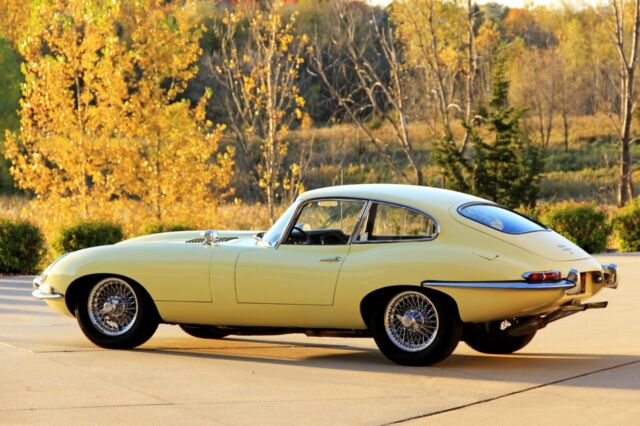 Jaguar E-Type 1967 image number 20