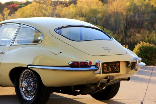 Jaguar E-Type 1967 image number 32