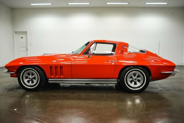 Chevrolet Corvette 1965 image number 26