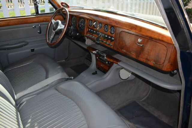 Jaguar 3.8S 1965 image number 22