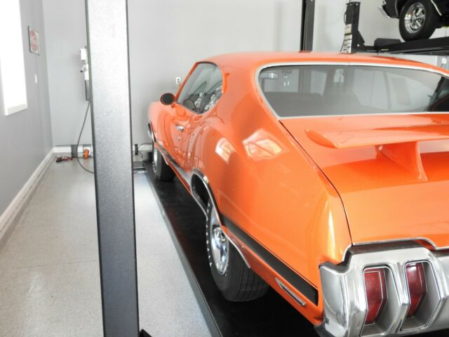 Oldsmobile Cutlass 1970 image number 2