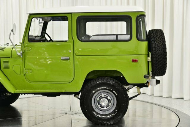 Toyota FJ Cruiser 1976 image number 29