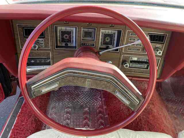 Lincoln Continental Mk IV 1976 image number 23