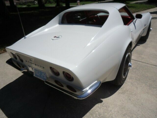 Chevrolet Corvette 1972 image number 16