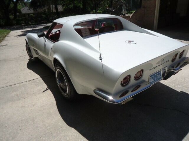 Chevrolet Corvette 1972 image number 17