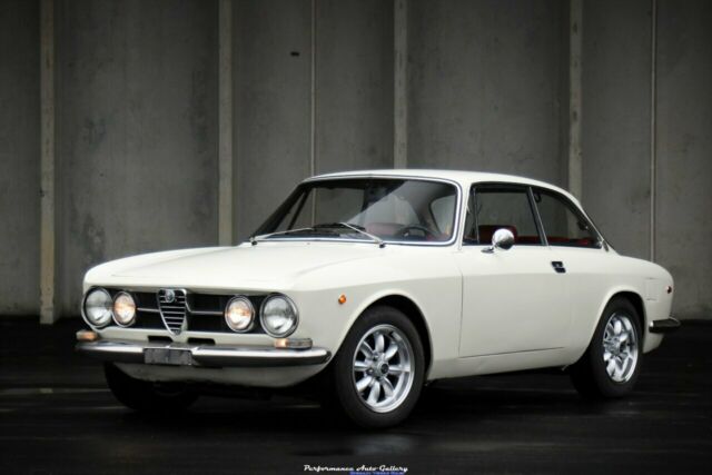 Alfa Romeo GTV 1969 image number 0