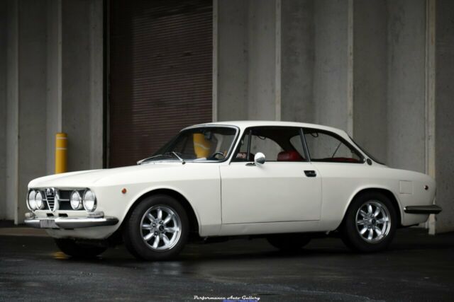 Alfa Romeo GTV 1969 image number 10