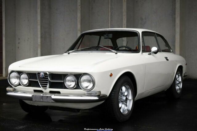 Alfa Romeo GTV 1969 image number 12