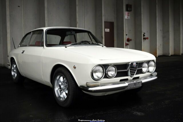 Alfa Romeo GTV 1969 image number 13