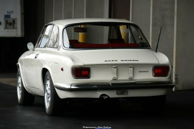 Alfa Romeo GTV 1969 image number 15