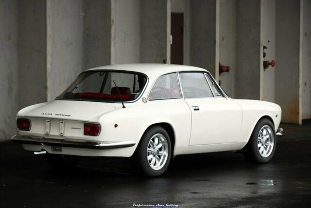 Alfa Romeo GTV 1969 image number 16