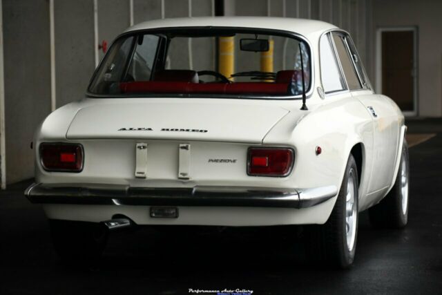 Alfa Romeo GTV 1969 image number 17