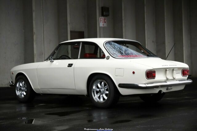 Alfa Romeo GTV 1969 image number 20