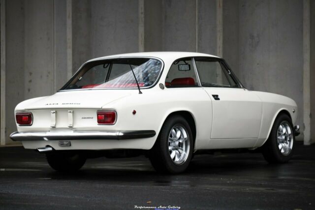 Alfa Romeo GTV 1969 image number 21