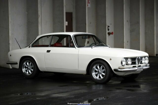 Alfa Romeo GTV 1969 image number 35