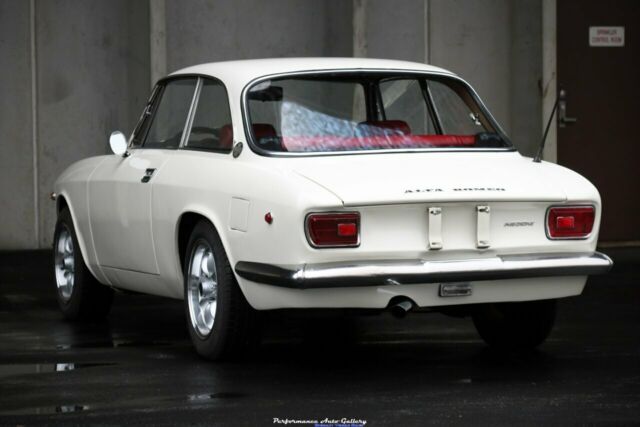 Alfa Romeo GTV 1969 image number 43